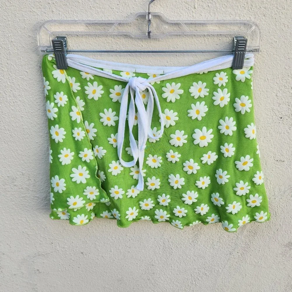 dELiA*s Used To Know Ya Daisy Print Wrap Mini Skirt - Picture 4 of 7